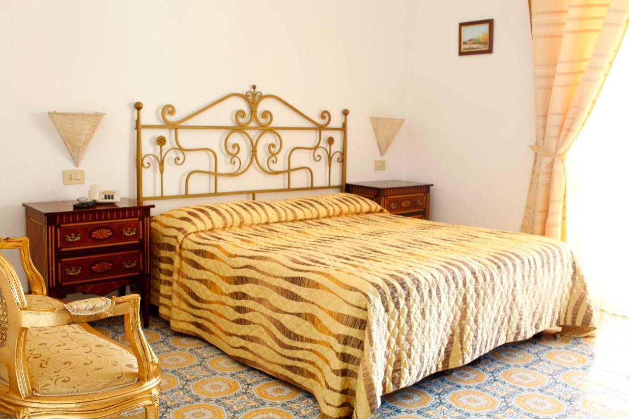 Hotel La Scogliera Forio di Ischia Екстериор снимка